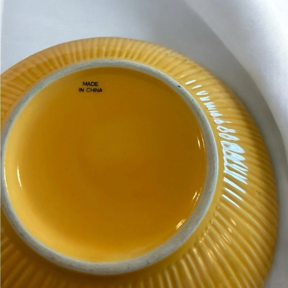 Set of 5 - 7” Diameter Bowls -‎ Sunflower Yellow - Good Condition (Unbranded)